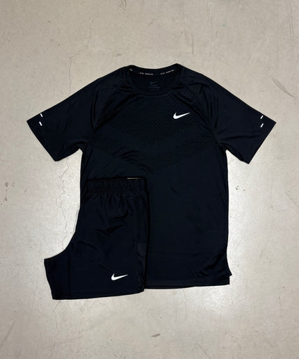 Nike Black Stride Tee x Black Challenger Shorts Set