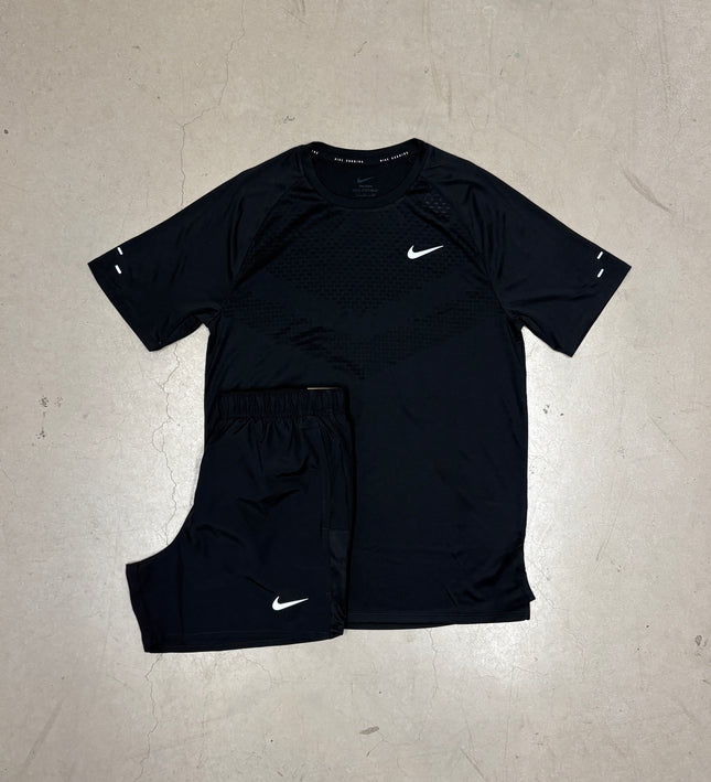 Nike Black Stride Tee x Black Challenger Shorts Set