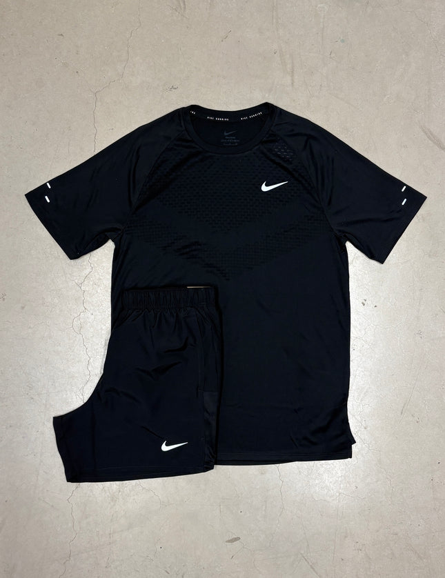 Nike Black Stride Tee x Black Challenger Shorts Set