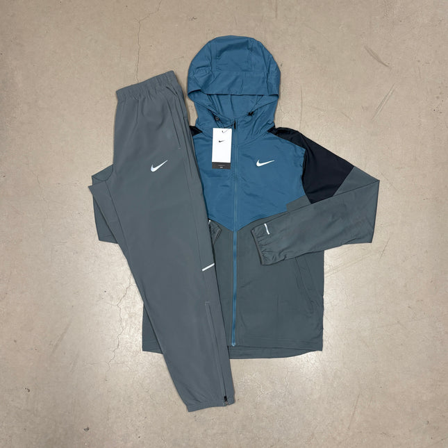 Nike Smoke Grey/Blue Windrunner Jacket x Nike Grey Miler Challenger Pants